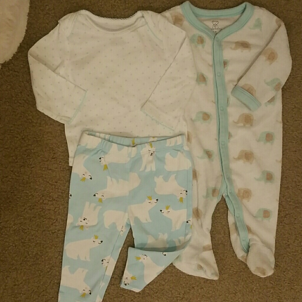 Bundle of 2 baby outfits sz 3 mos